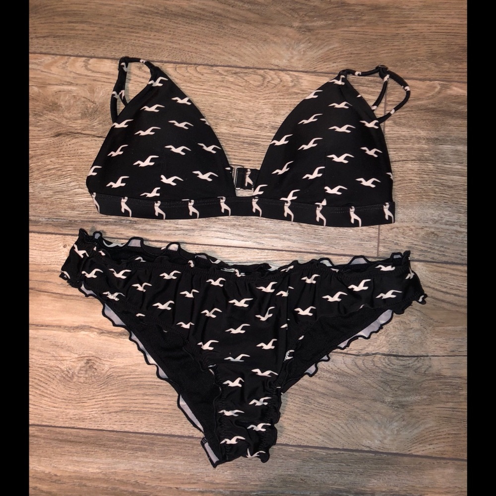 Hollister bathing suit top and bottom